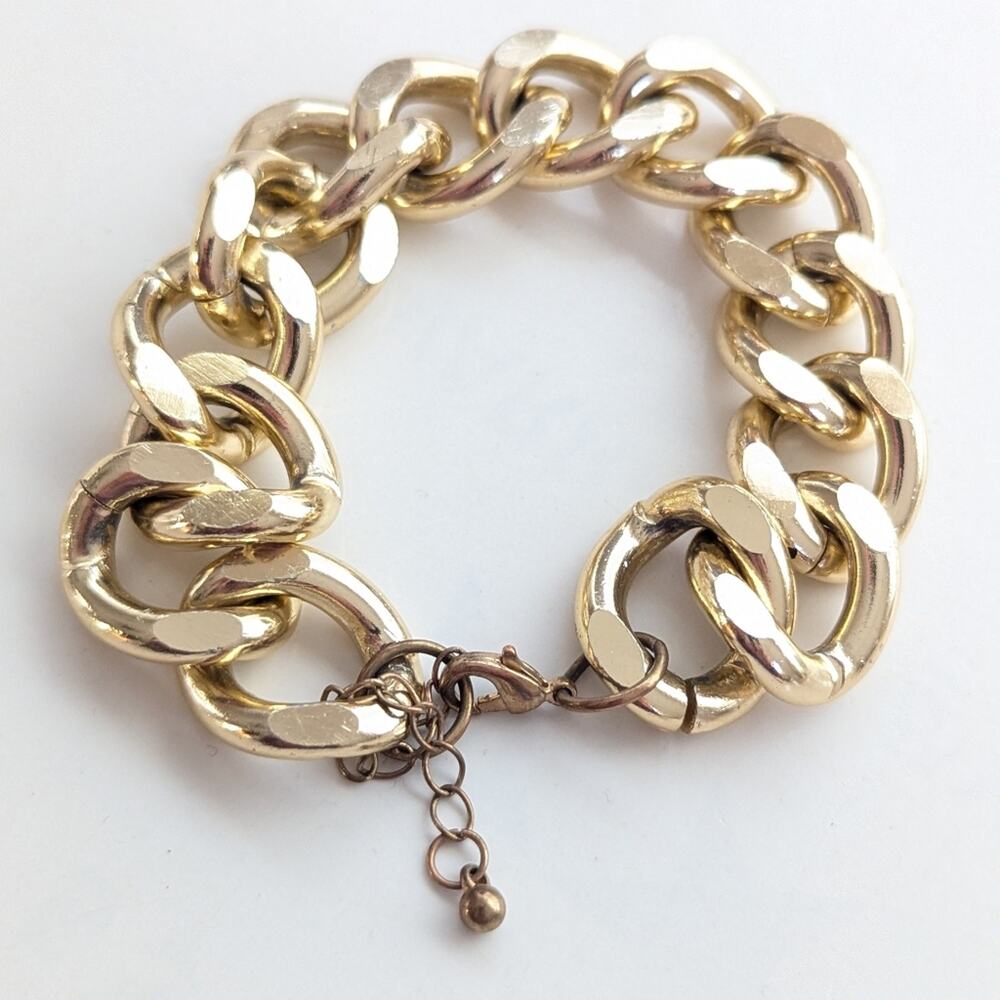 Designer Style Lightweight Metal Gold Tone Cuban Link Chain Adjustable Bracelet - Picture 2 of 3